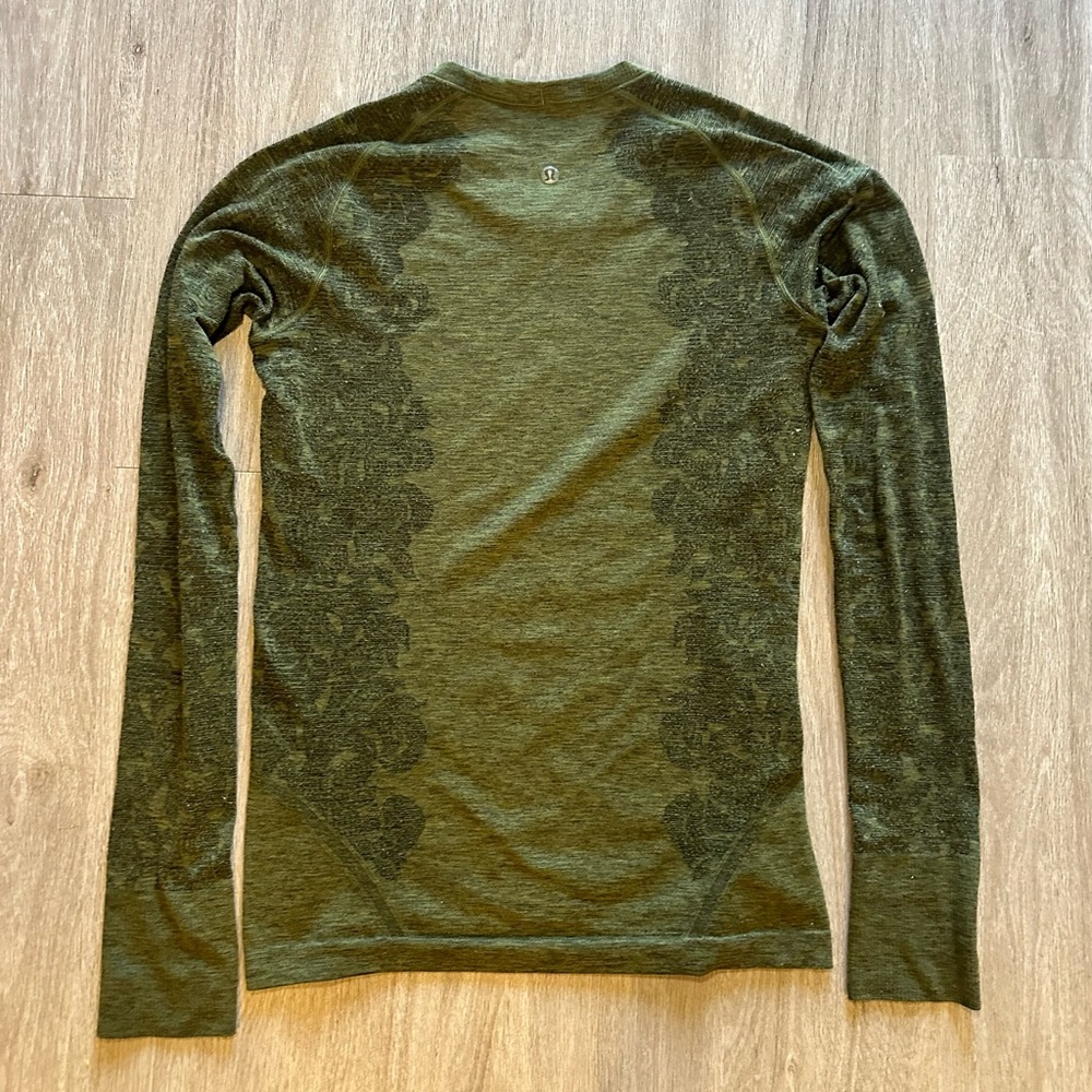 Women’s Lululemon Long Sleeve Swiftly Tech Green size 8